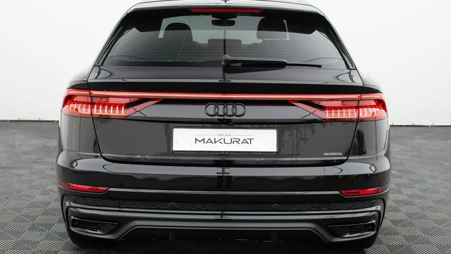 AUDI Q8 -