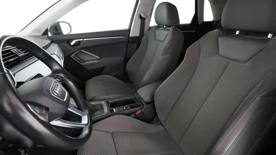 AUDI Q3 -