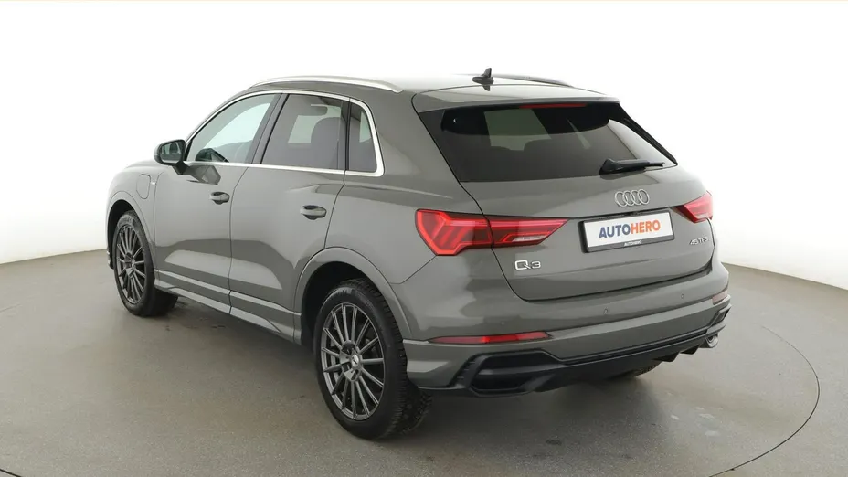 AUDI Q3 -