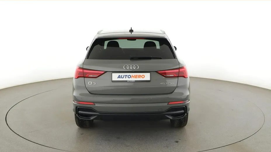 AUDI Q3 -