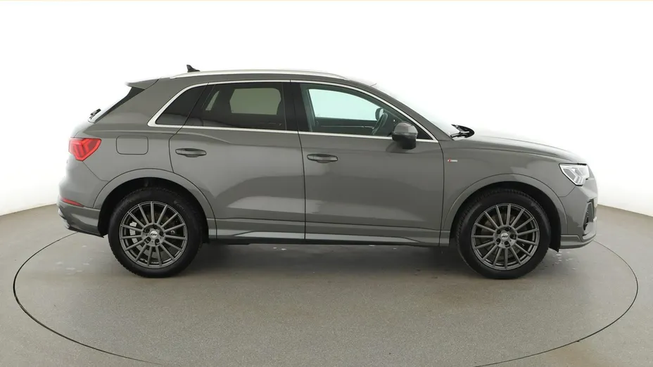 AUDI Q3 -