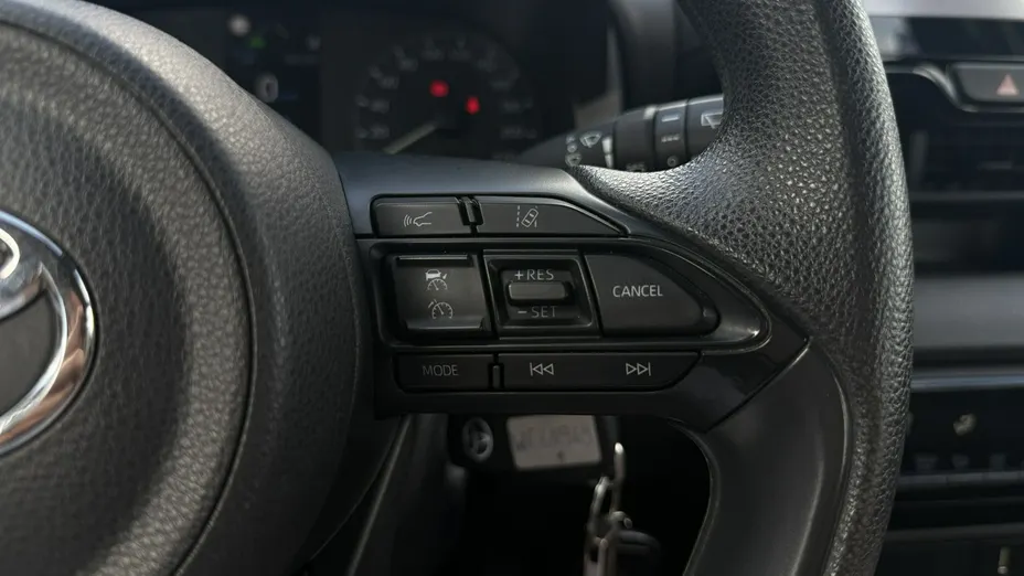 TOYOTA Yaris -