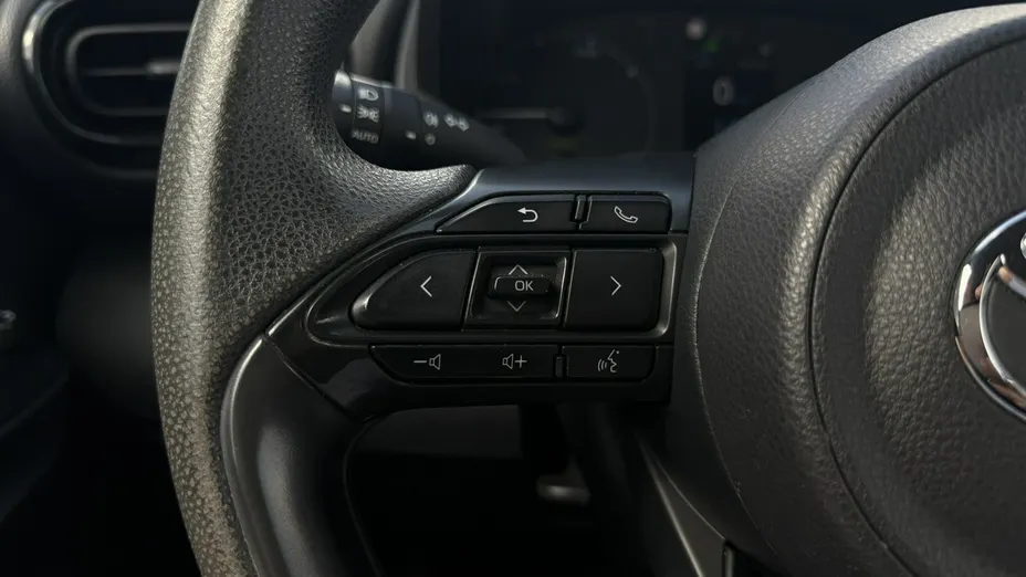 TOYOTA Yaris -