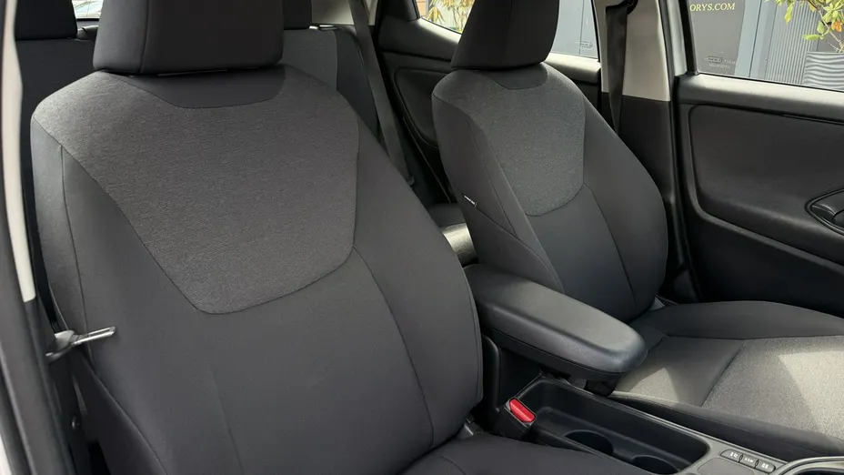 TOYOTA Yaris -