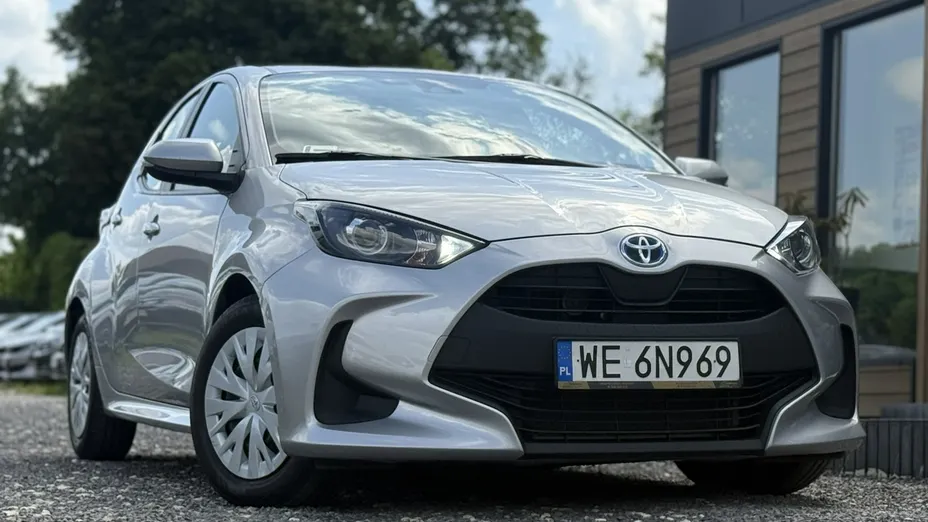TOYOTA Yaris -