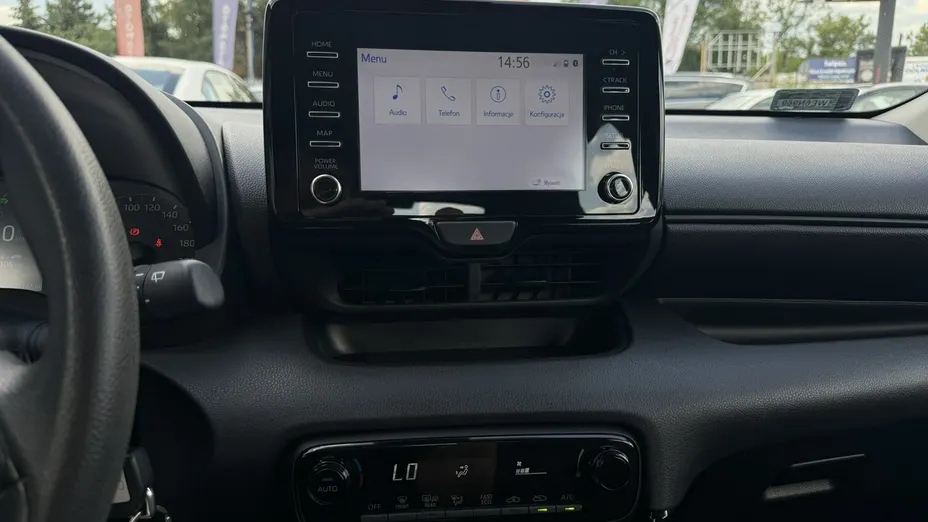 TOYOTA Yaris -