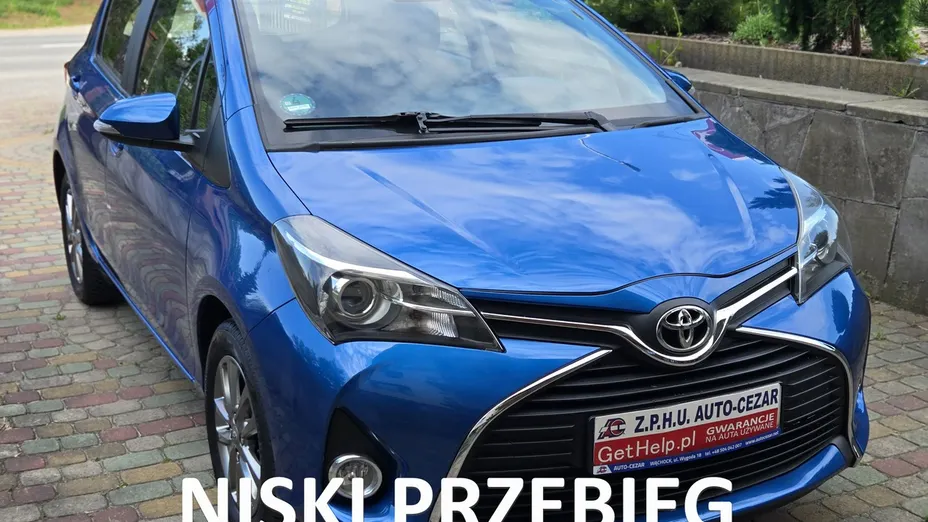 TOYOTA Yaris -