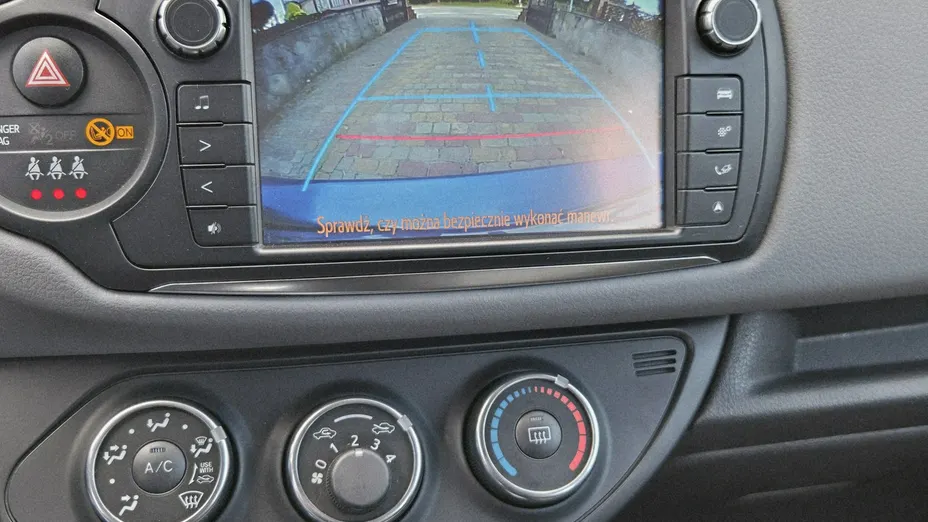 TOYOTA Yaris -