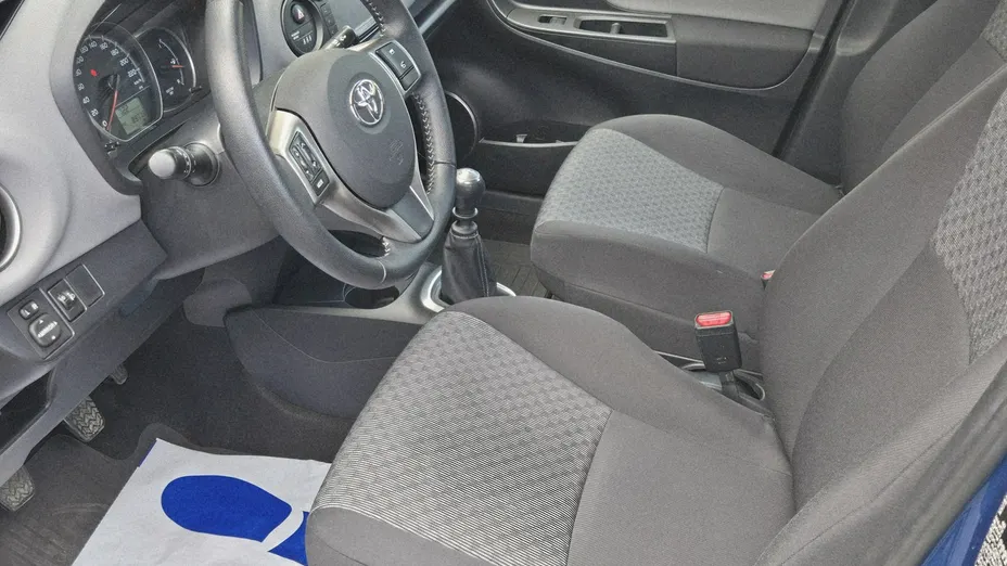 TOYOTA Yaris -