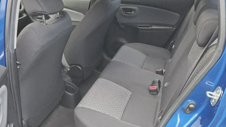 TOYOTA Yaris -