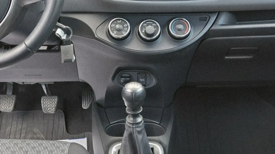 TOYOTA Yaris -