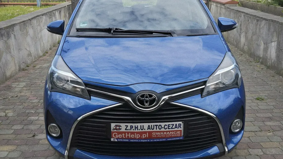 TOYOTA Yaris -