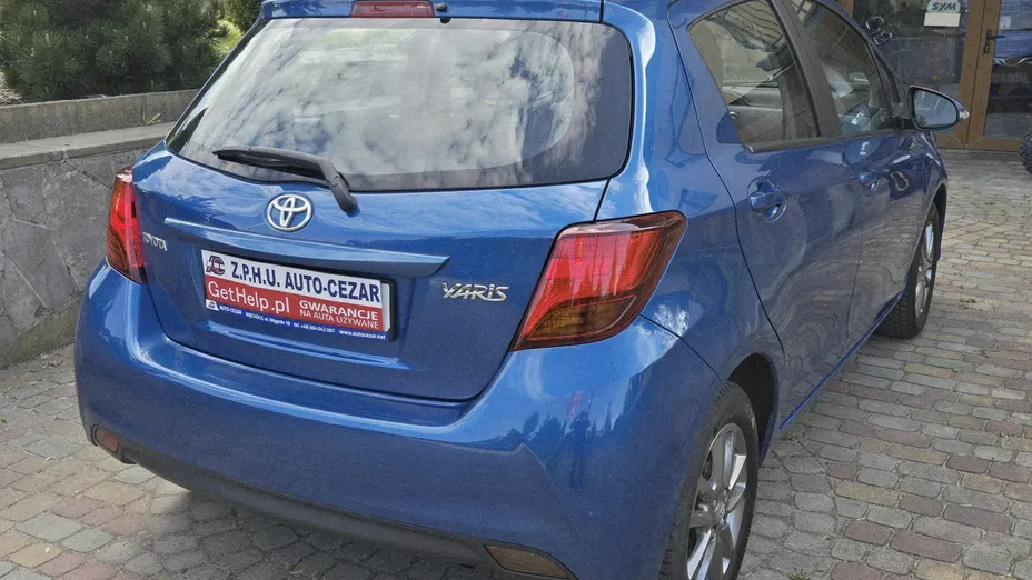 TOYOTA Yaris -