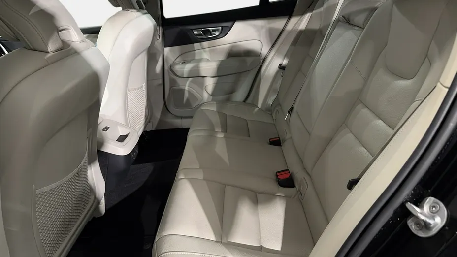 VOLVO V60 -