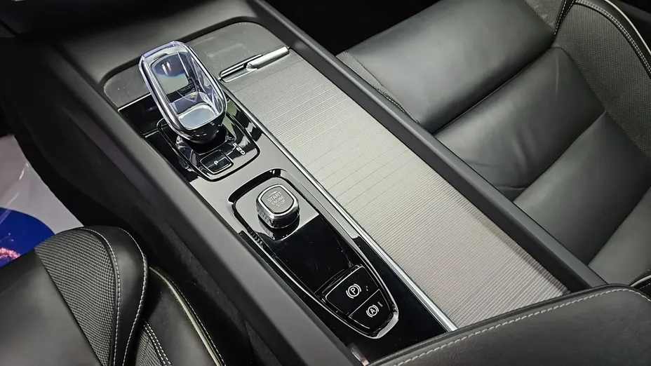 VOLVO V60 -