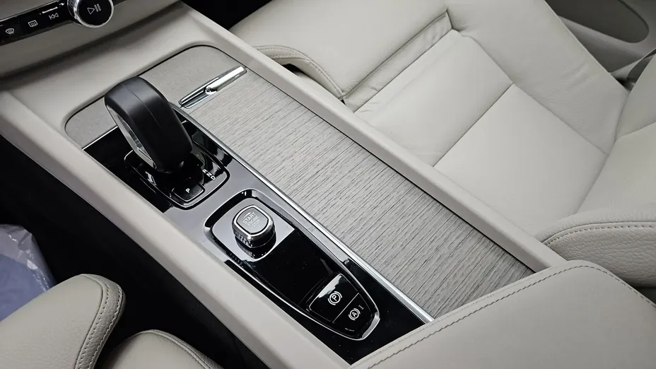VOLVO XC60 -