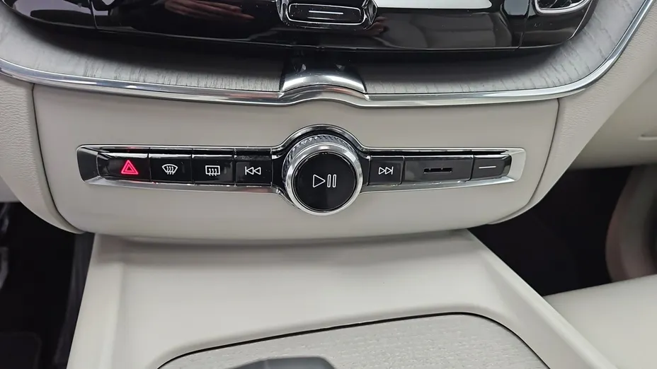 VOLVO XC60 -
