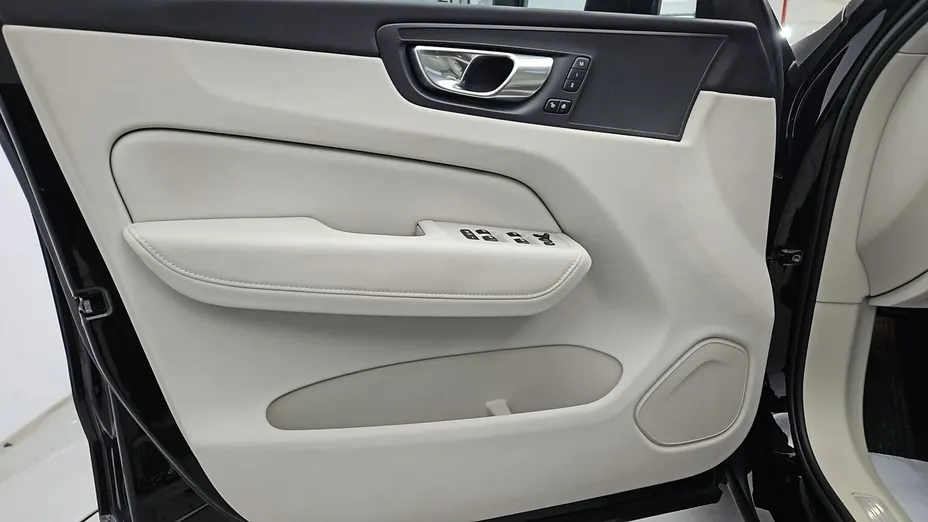 VOLVO XC60 -