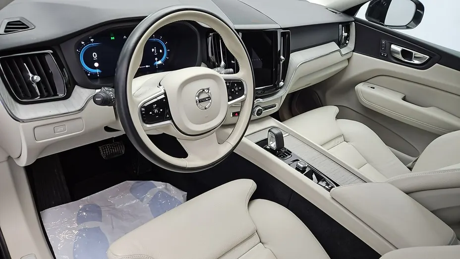 VOLVO XC60 -