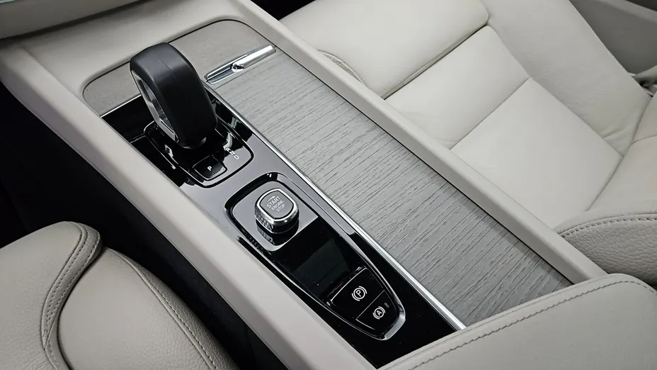 VOLVO V60 -