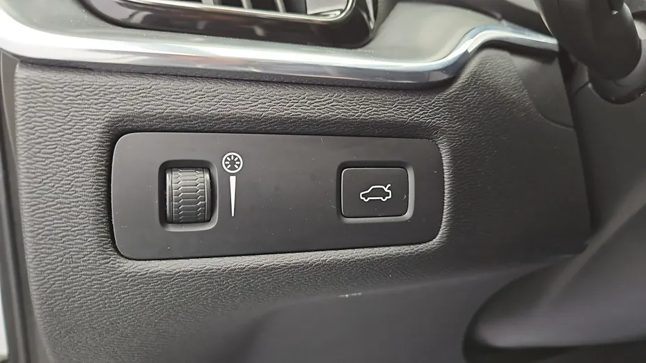 VOLVO XC60 -