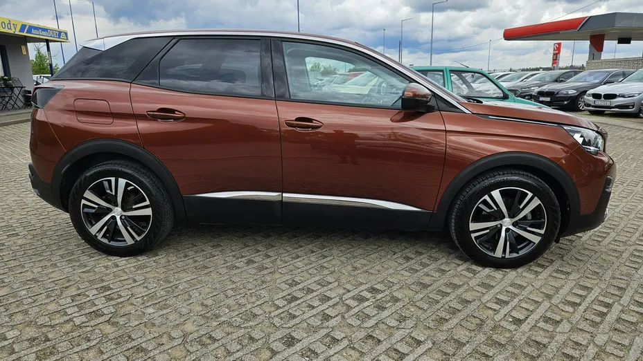PEUGEOT 3008 -