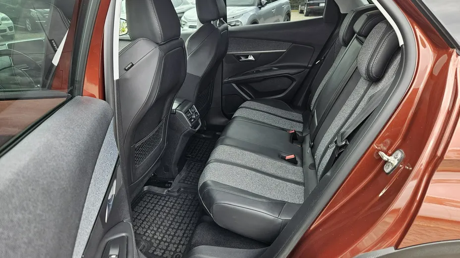 PEUGEOT 3008 -