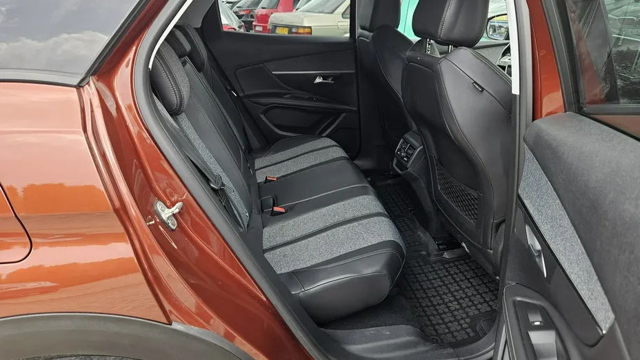 PEUGEOT 3008 -