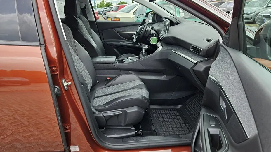 PEUGEOT 3008 -