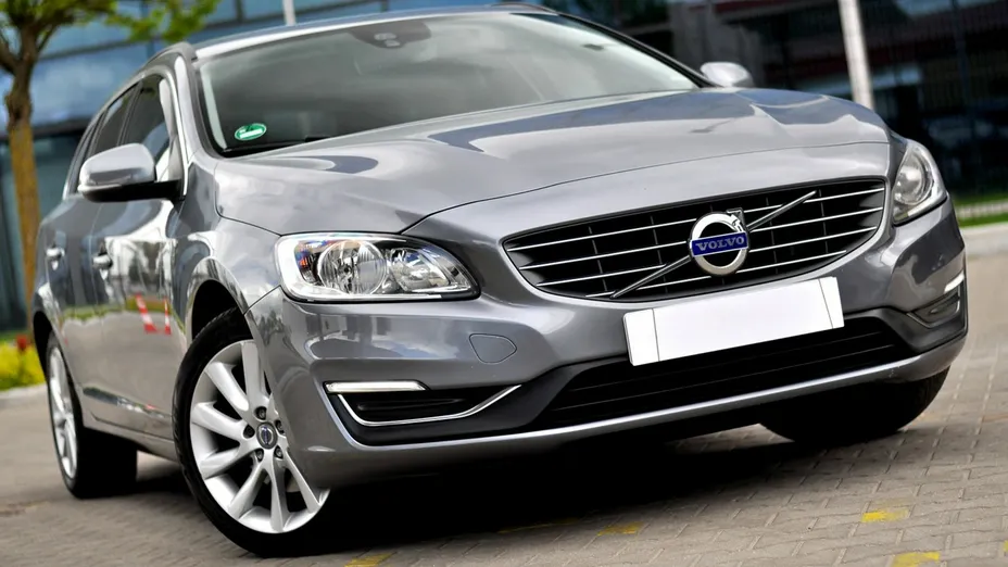 VOLVO V60 -