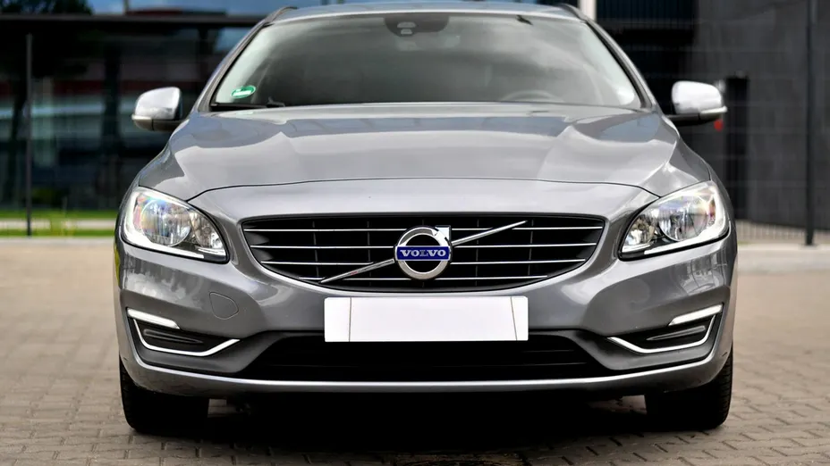VOLVO V60 -