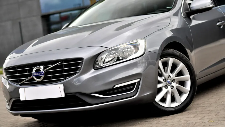 VOLVO V60 -