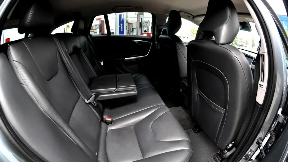 VOLVO V60 -