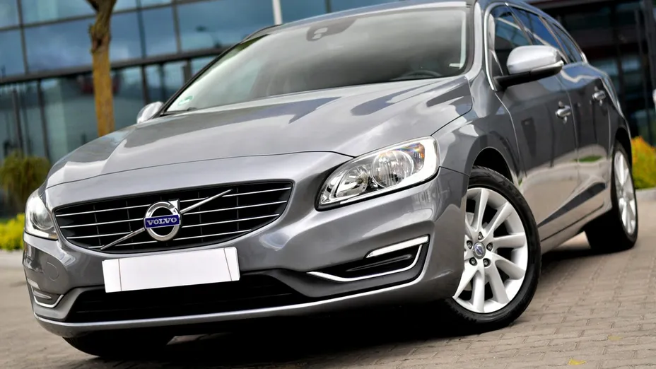 VOLVO V60 -