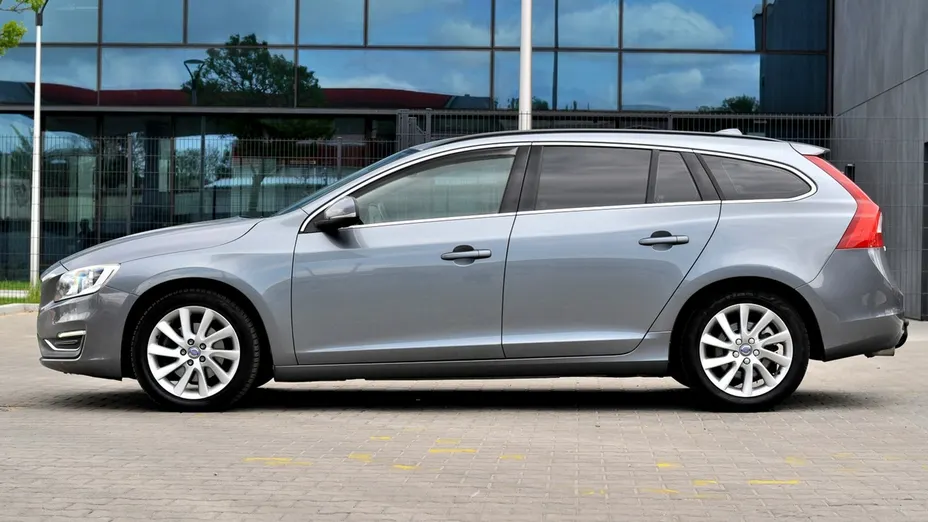 VOLVO V60 -