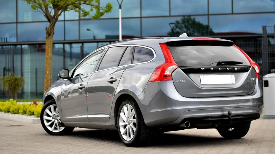 VOLVO V60 -