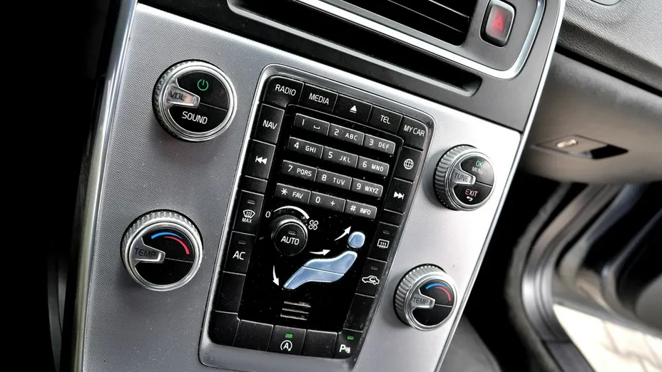 VOLVO V60 -