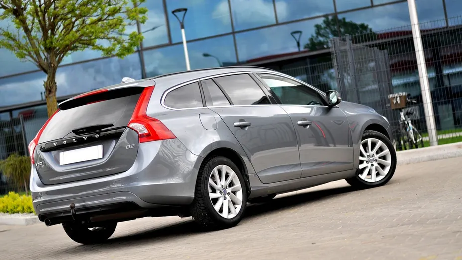 VOLVO V60 -