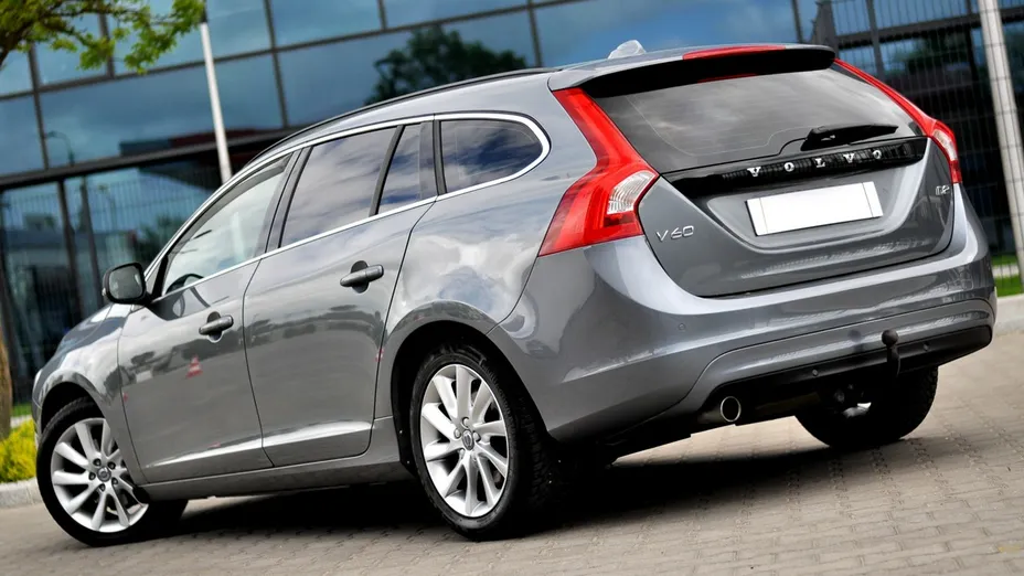 VOLVO V60 -