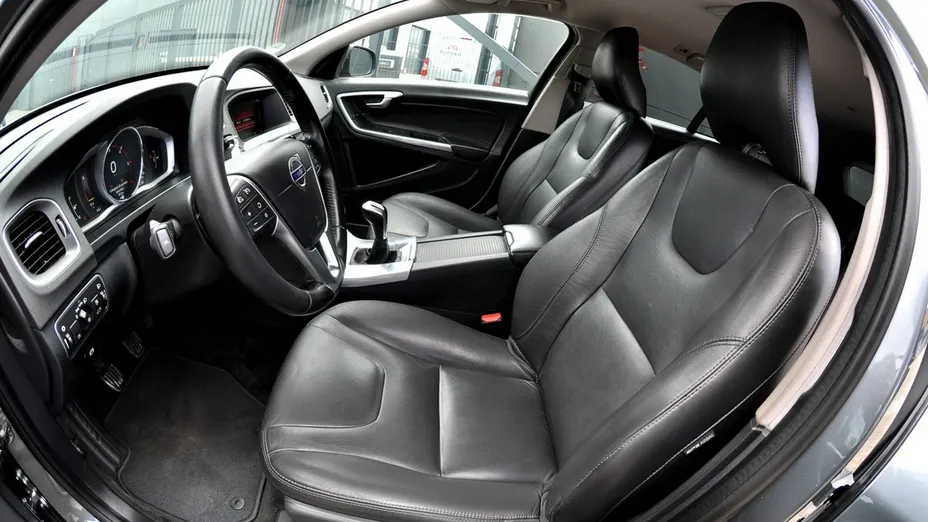 VOLVO V60 -