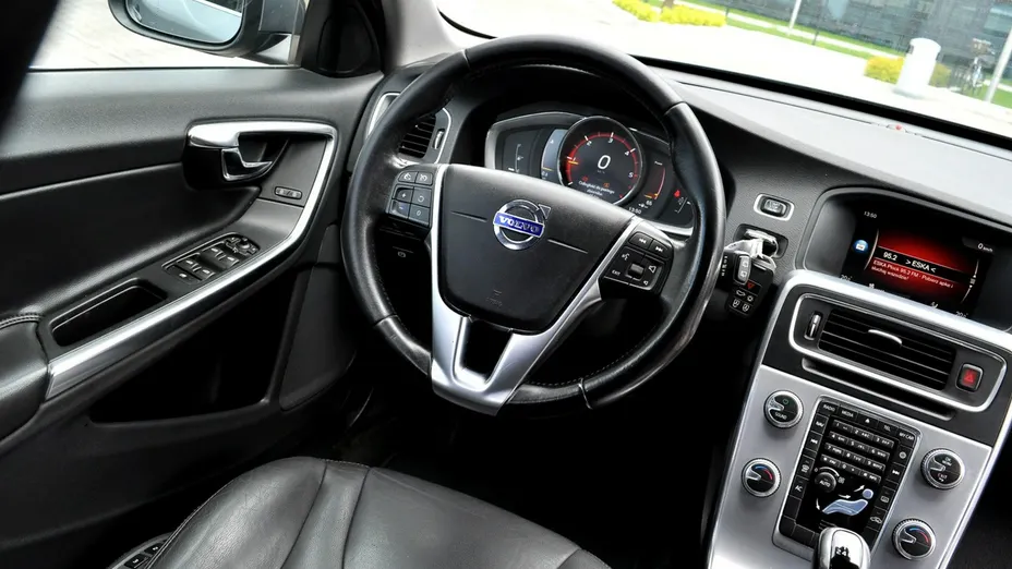 VOLVO V60 -