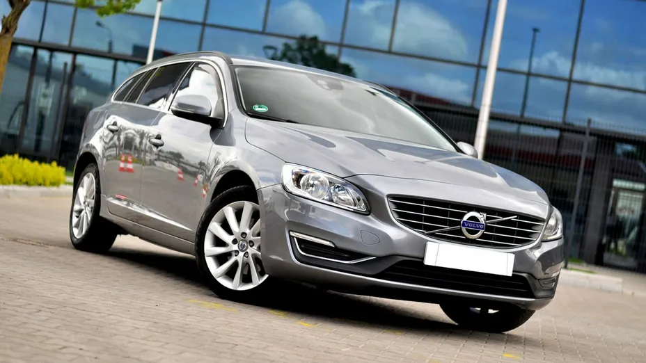 VOLVO V60 -