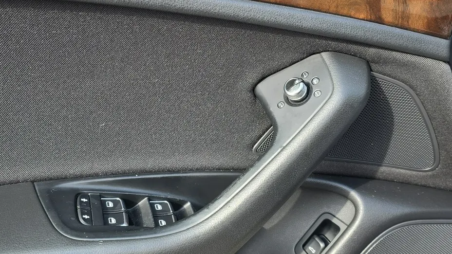 AUDI A6 -