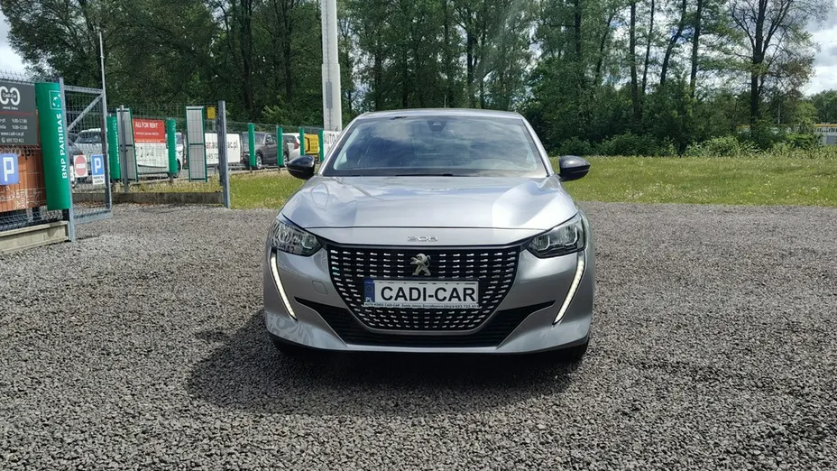 PEUGEOT 208 -