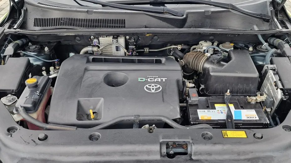 TOYOTA RAV4 -