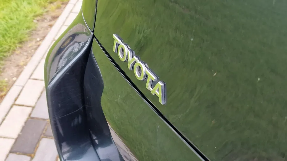 TOYOTA RAV4 -