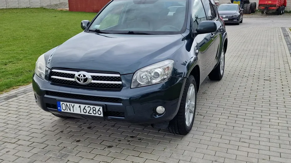 TOYOTA RAV4 -