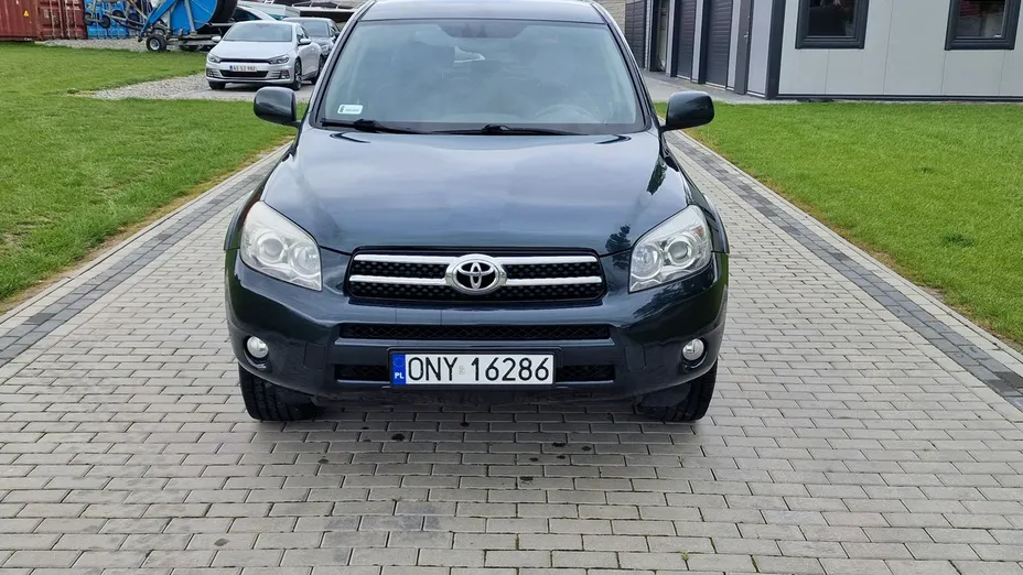 TOYOTA RAV4 -