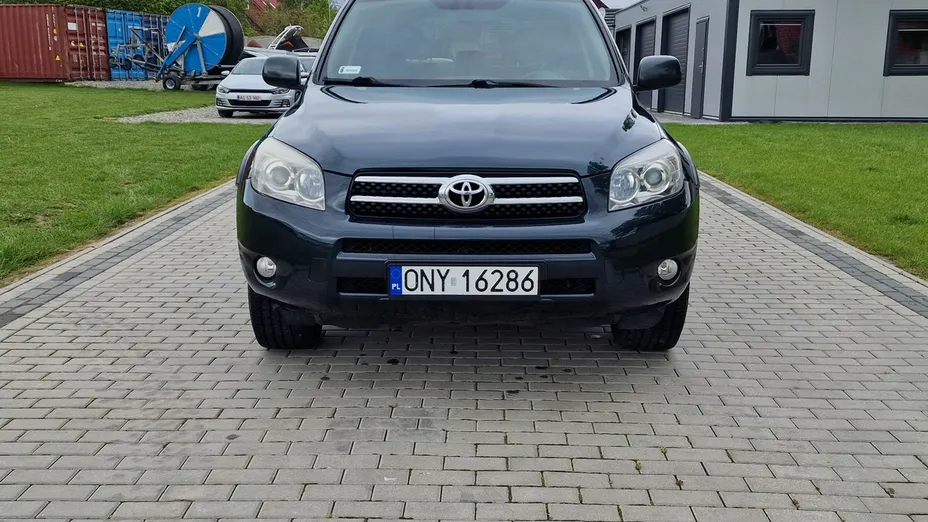 TOYOTA RAV4 -