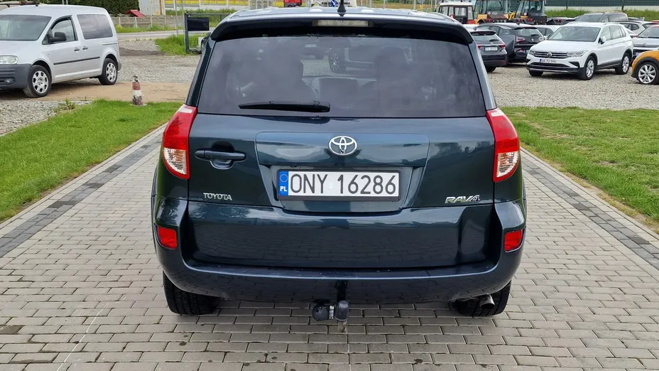 TOYOTA RAV4 -